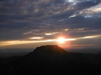 Wschód słońca na Grzesiu - Bobrowiec prawie jak Uluru